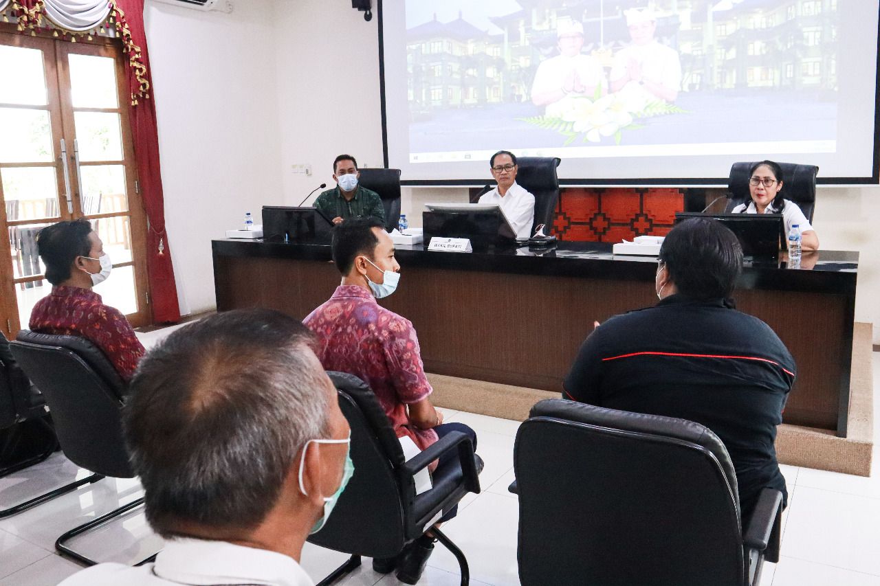 podiumnews.com-Wabup Suiasa Terima Audiensi Perwakilan Penyuluh Bahasa Bali Se-Badung